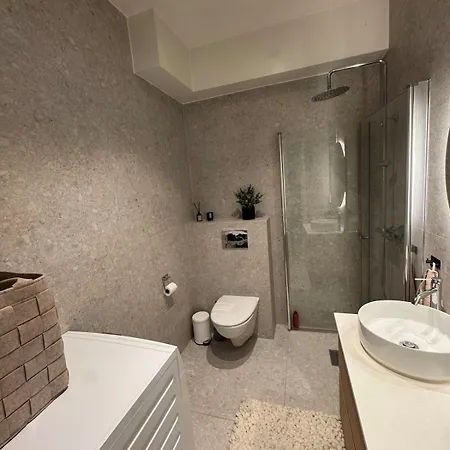 Stroken Og Aerverdig Bygardsleilighet Ved Domkirke * 베르겐